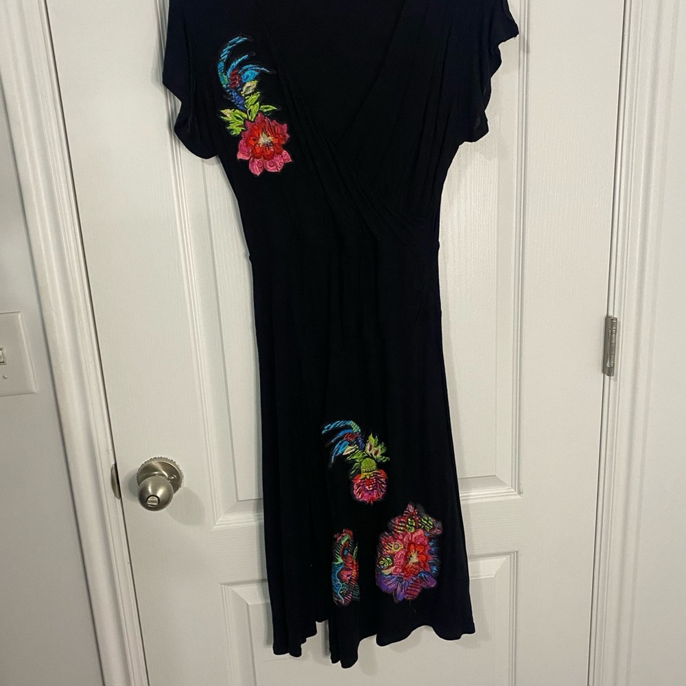 Desigual Vest Saty Asha
Embroidered Floral and Black A-Line Short Dress